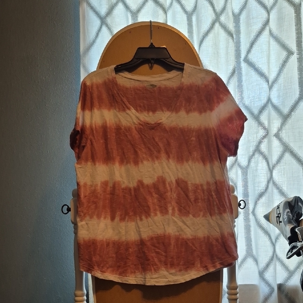 Old Navy Red and White Tie-Dye Short Sleeve Tee